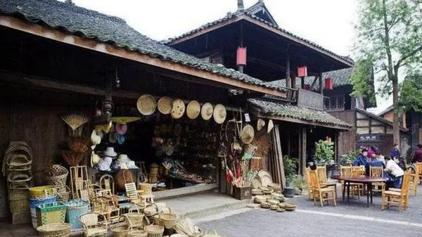 古镇|四川有一个偏僻的小镇，不仅保留了许多明清时期的古代建筑物，而且还保留了12棵千年