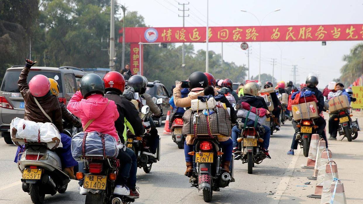 春运开启，几十万“摩托大军”又出发！为啥不坐火车高铁？