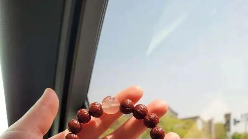 沉香|它被称为文玩界的“一匹黑马”，为何很少有人能盘到毕业？
