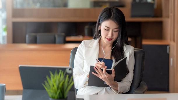 耳机|如何让一个人“心甘情愿”，没有“小肚鸡肠”？