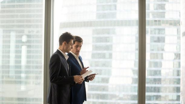 如何在职场中处理沟通中的价值观差异？