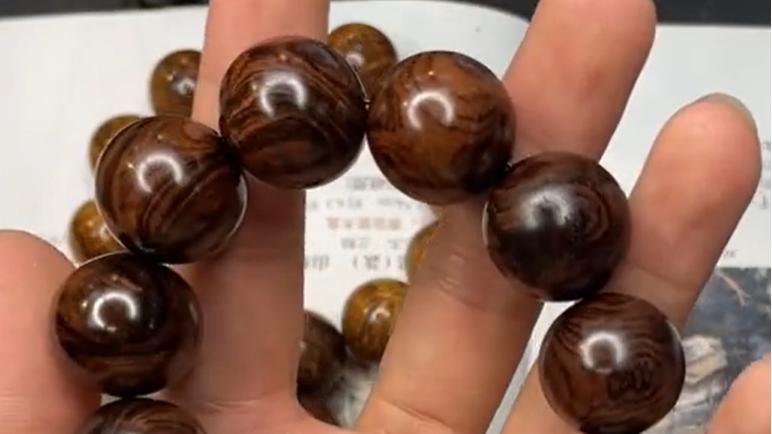 |海黄的紫油梨手串，到底什么样？