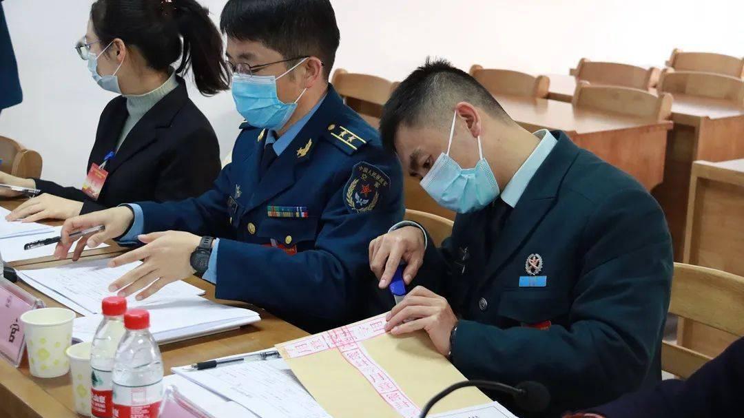 中小学|又一铁饭碗面向全社会招聘，均薪1.5万，待遇比公务员更好