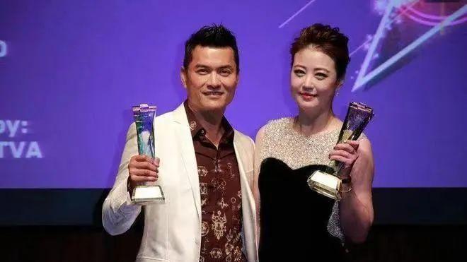 娱乐圈动了，超30位明星悼念周海媚，有人被骂吃“人血馒头”