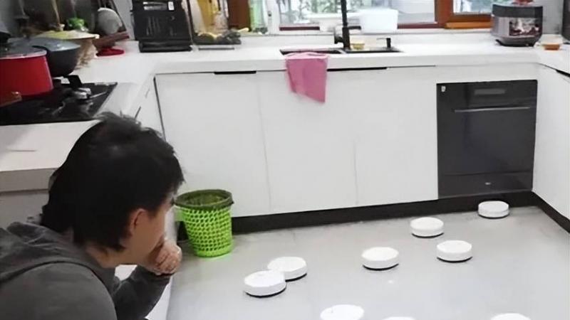 年终奖|男子网购20个26元扫地机器人 结果悲催了......