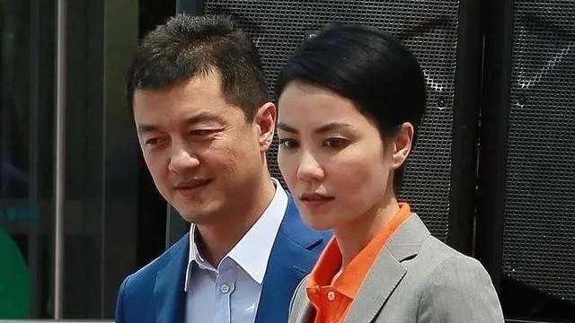 王菲|李亚鹏：情人节拿王菲开涮被指格局小，和谢霆锋相比差太远！