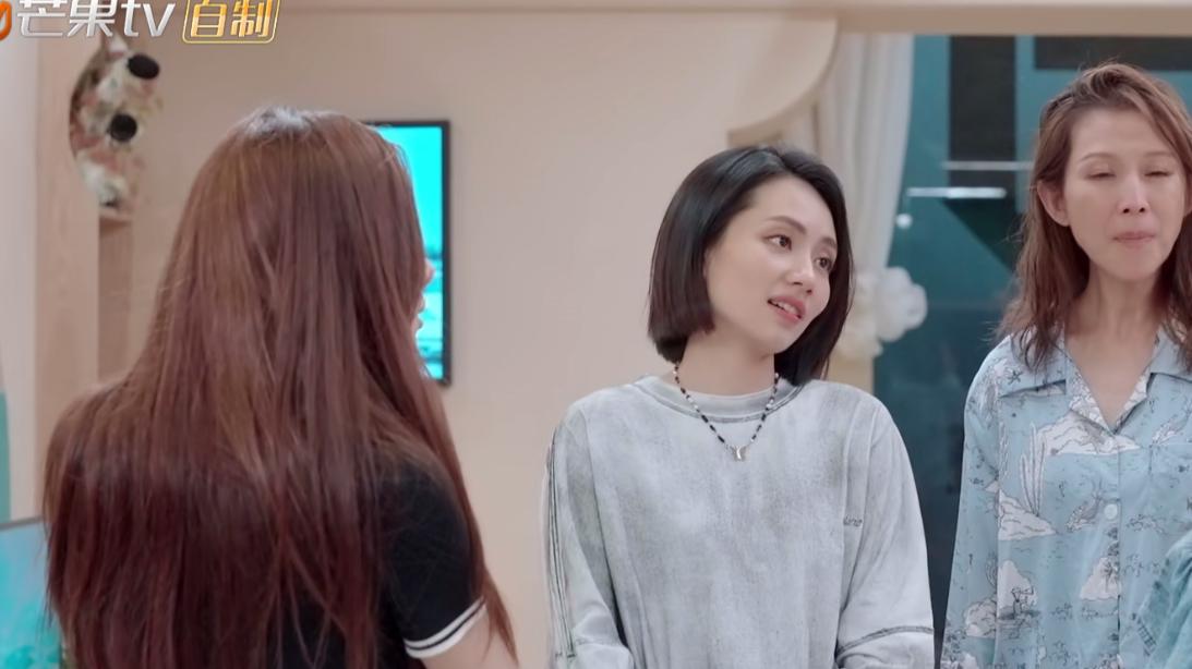 卢靖姗|卢靖姗顺产不打无痛，疼36小时生下7.3斤女儿，蔡少芬：你太棒了