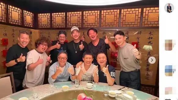 王伟忠懒理大小S风波，为好友女儿庆生，却特别照顾中风痊愈艺人！