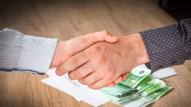 |逆向思维：赚钱的人和不赚钱的人，只有一个最本质的区别