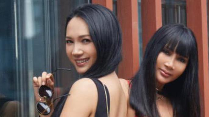 张咪34岁女儿正式离婚！结婚10年感情破裂，前夫负债累累疑已破产