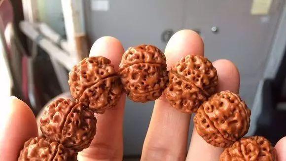 同样是玩，为啥别人盘了一年的手串变化就那么大呢？