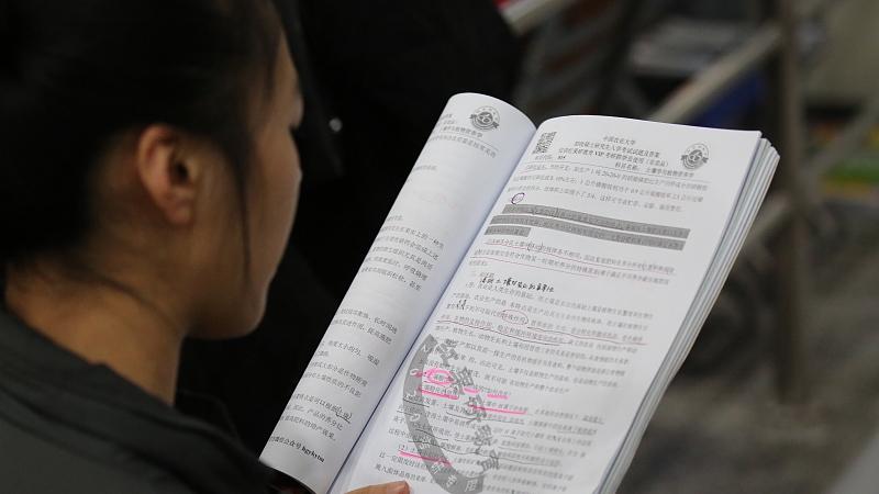 大学|本科生，研究生，博士生哪一个更难就业？哪些行业更受他们青睐？