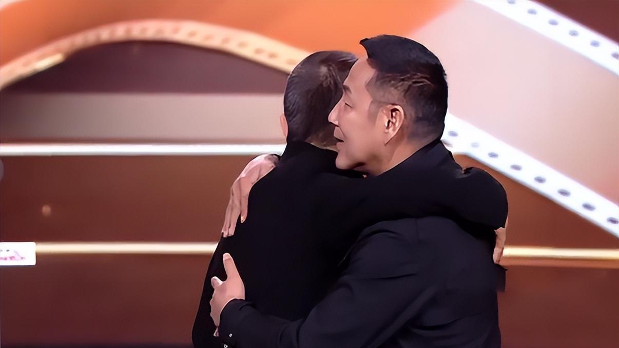 陈道明|68岁陈道明被质疑整容，脸肿胀不自然，下巴又尖又翘太奇怪