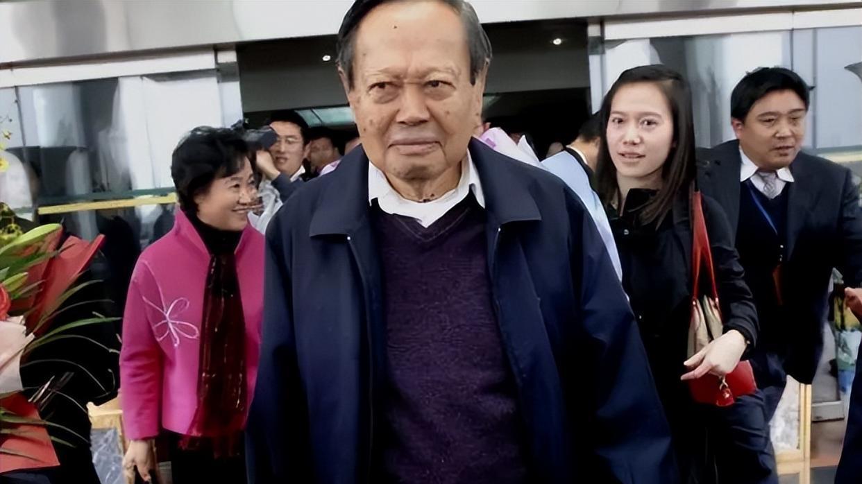 翁帆|曝101岁杨振宁近况：翁帆24h陪护、冻9颗卵子，18亿资产分配不均