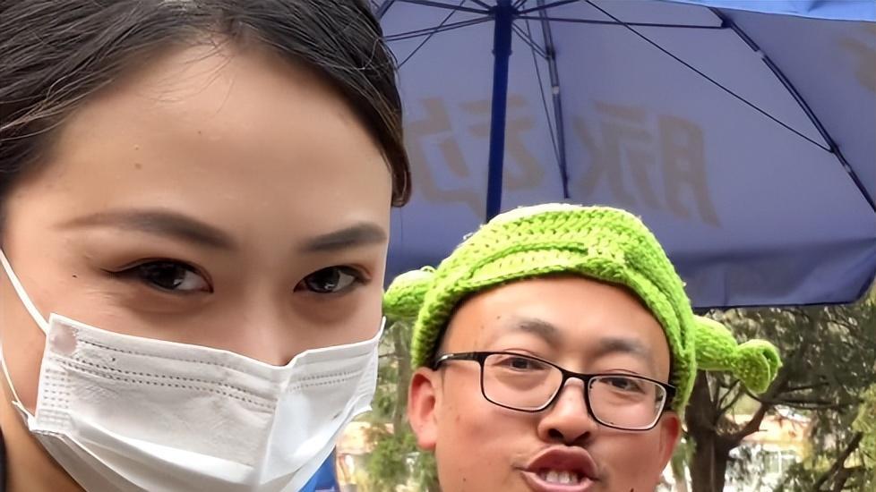 张译|网红王努力爬泰山，1个墨镜退5步，7天未到中天门，网传1周赚157W