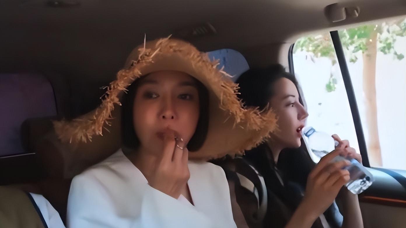 秦岚的精神状态，可以列入内娱教科书了，网友：魏大勋眼光不错