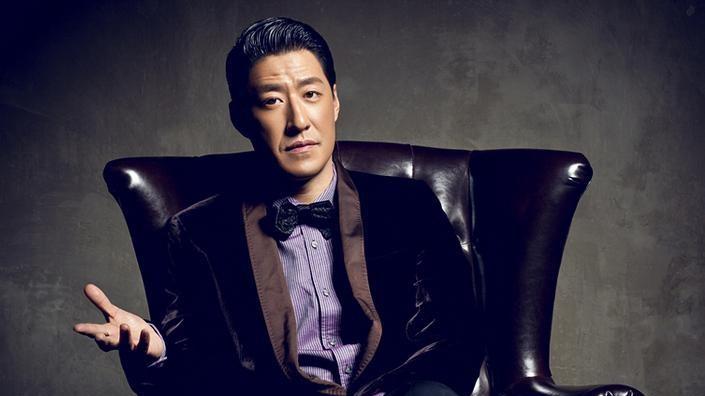 收手吧于震！别再羞辱观众智商了，48岁演剧版长津湖雷人又无脑