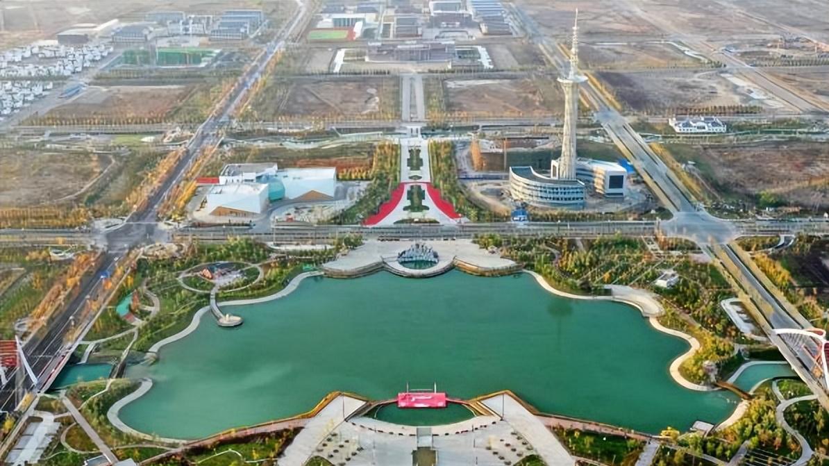 胡杨林|中国在戈壁滩上建了一座城市，人口已从8万上升到25万