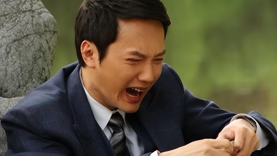 冯绍峰重度抑郁？其母为儿三次下跪求复合，赵丽颖只回应八个字