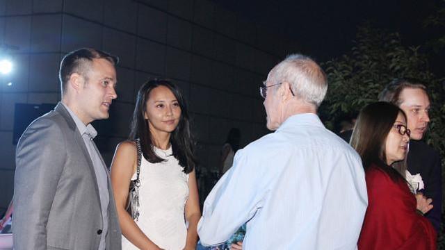 马雅舒和二婚老公秀恩爱，从一个细节就能看出来，他比吴奇隆合格