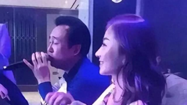 被曝曾陪许家印在KTV应酬，恒大歌舞团女团长白珊珊引发关注！