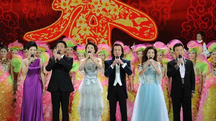 春晚|上一届兔年春晚还有李咏，如今12年过去了，已经物是人非