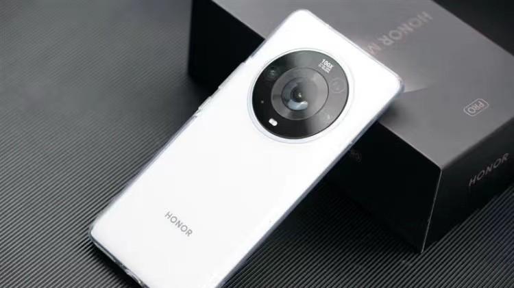 从5999跌至3099，超曲屏+三主摄+IP68防水，超越华为Mate40Pro？