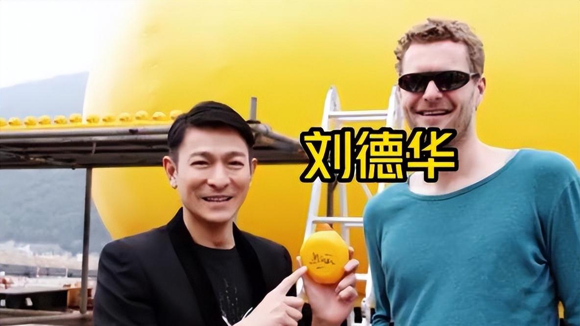 李嘉欣|郑志刚 李嘉欣 霍启刚迎接大黄鸭回港，众明星艺人纷纷打卡