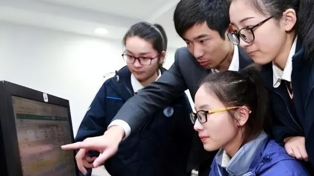 jackeylove|未来10年有前途的专业，毕业不愁找工作，男女生都别错过