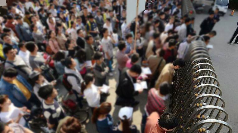 教师|湖北公开招聘11653名中小学教师，40岁以下可以考，机会来了