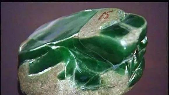 为什么会卡场口翡翠原石让人欲罢不能，她有什么特别？