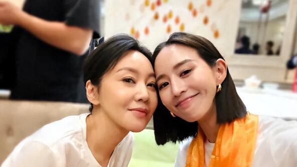 网曝52岁闫妮与44岁李晨官宣姐弟恋？双方工作室同时发声澄清