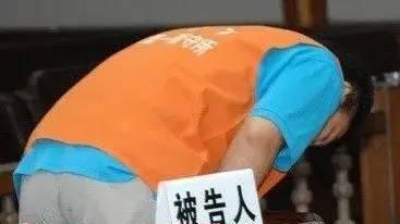 博士丈夫男扮女装，27刀杀死怀胎八个月妻子