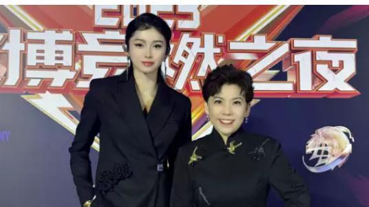 2个肩膀不一样高？体坛女神吴艳妮身材受质疑，网友：仪态不佳