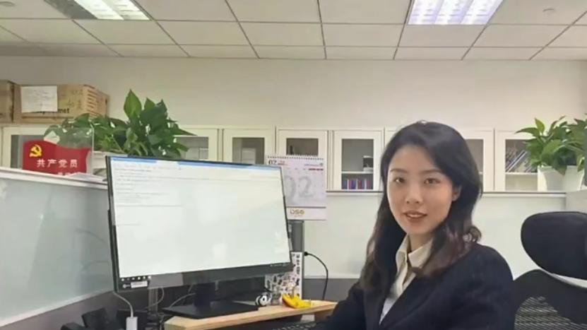 李湘|胡总小蜜董小姐被爆料：大学时放浪形骸，富婆身份让胡总离不开她