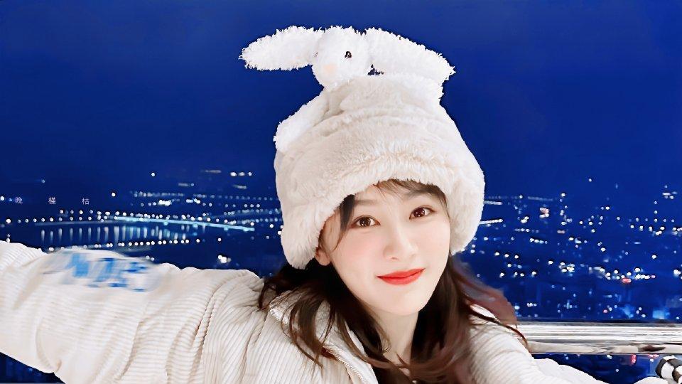 杨紫|杨紫拍摄新剧《199爱》腿部受伤，粉丝好理智，并没有责怪剧组