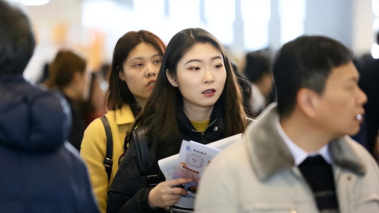 青岛市|“我985学历，凭啥要瞧得起你大专生，”一名本科生的观点火了