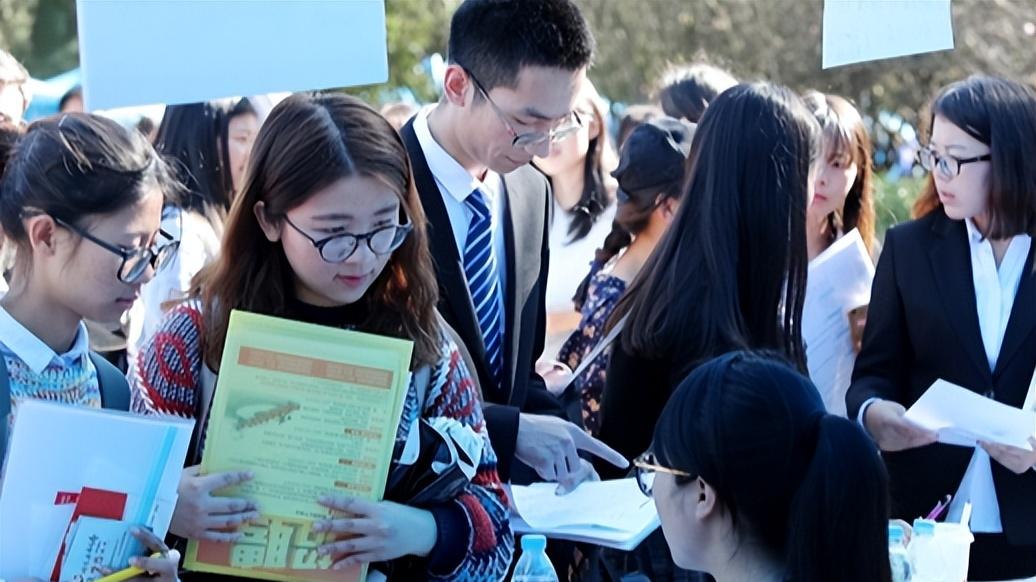 国企|国企HR去211大学招聘意外落单，究竟是学生挑剔，还是薪资过低？
