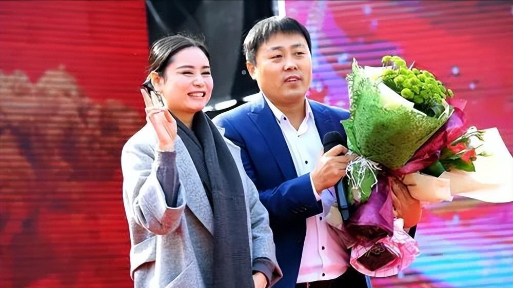 12年前，那个走红后说绝不抛弃糟糠之妻的刘大成，履行承诺了嘛