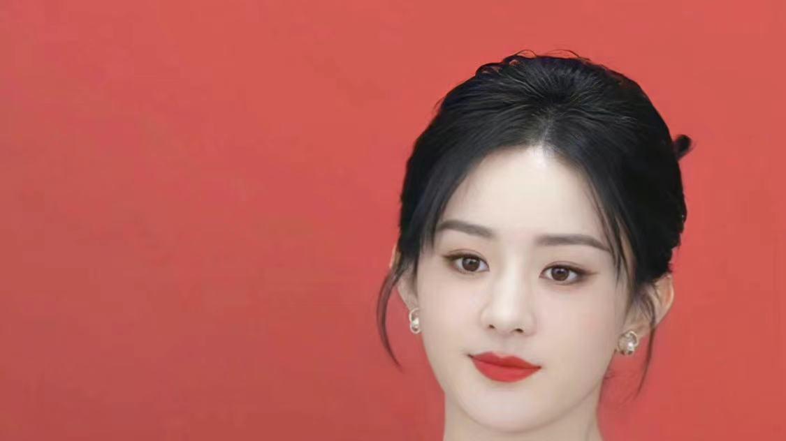 赵丽颖|赵丽颖又美又飒，不仅代言北京台春晚，直播活动抹胸长裙淡雅卓然