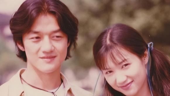 李亚鹏|李亚鹏把小女儿当掌上明珠忽略大女儿，但李嫣靠生母王菲自带光环