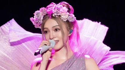 “柔弱”的张韶涵，这次终于硬刚了