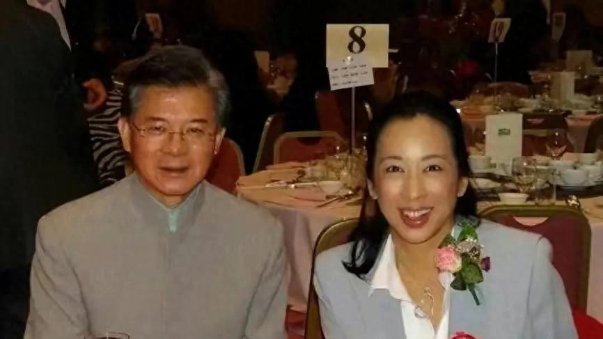 曝朱玲玲幸福是前夫照顾，霍震霆不诋毁前妻，不允许仨儿子烦妈妈