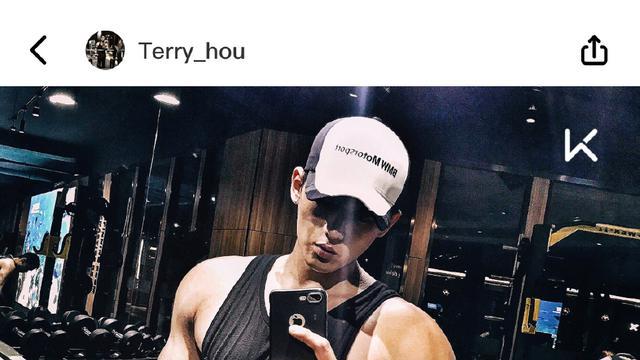 侯雯元一秒耍帅八百遍，肌肉随便秀，不愧是中国宝宝自己的ken？