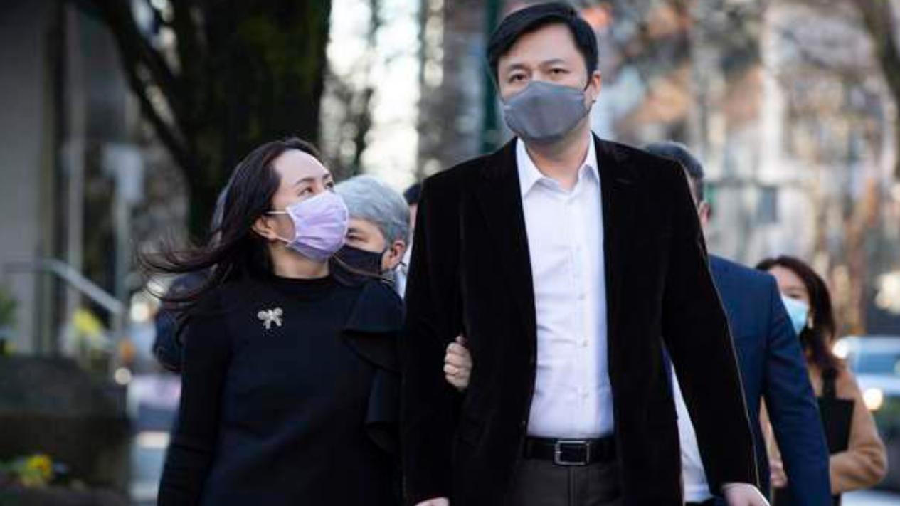 孟晚舟|孟晚舟老公与前妻同框，儿子全身疑超20万不输男星，女方肤白貌美