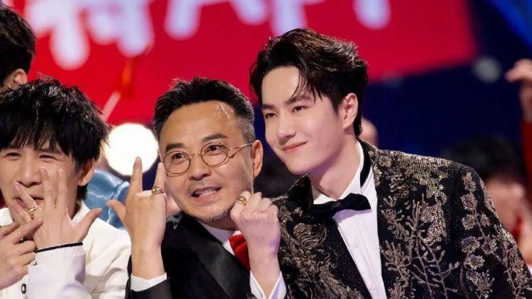 湖南卫视|从跨年晚会站位，看湖南台主持团沉浮，被抛弃时连招呼都来不及打