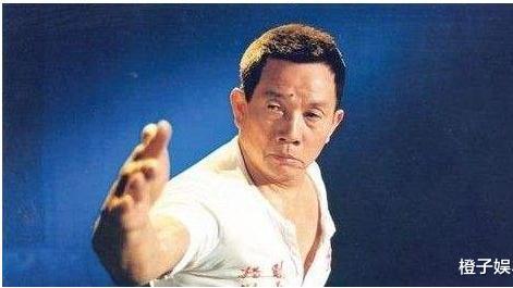 1984年，动作巨星刘家良某天突袭回家，30岁娇妻的男上司于家中坠亡！