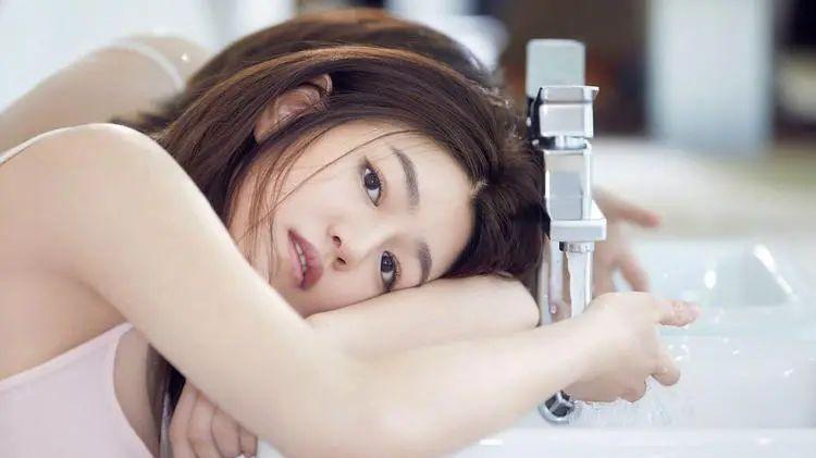陈妍希 40岁陈妍希宛如少女，公开5招冻龄秘籍