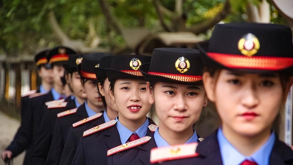 春招|铁路局将开始2023春招，有编制且工资待遇好，这三类学生很有优势