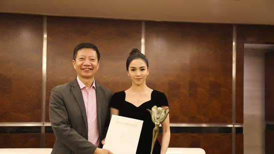 鳄鱼|唐诗逸再获白玉兰奖二次提名：感谢所有支持她的人